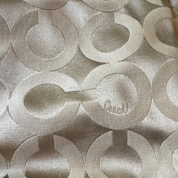 Coach - Beige and Brown Shoulder Bag with Gold Accents - Picture 4 of 12